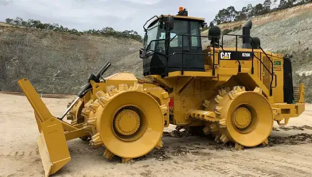 CAT 826K