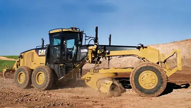 CAT 140M AWD