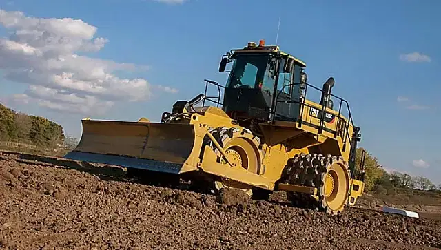 CAT 825K