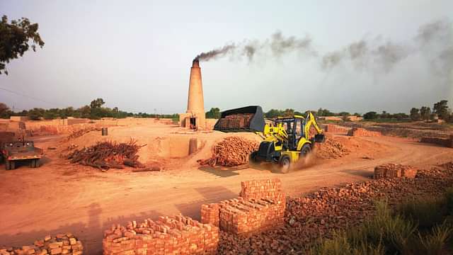 MAHINDRA Earthmaster SX IV