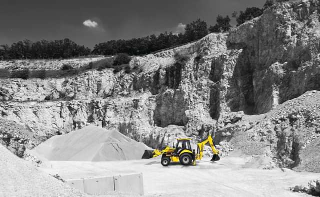 MAHINDRA Earthmaster SX IV