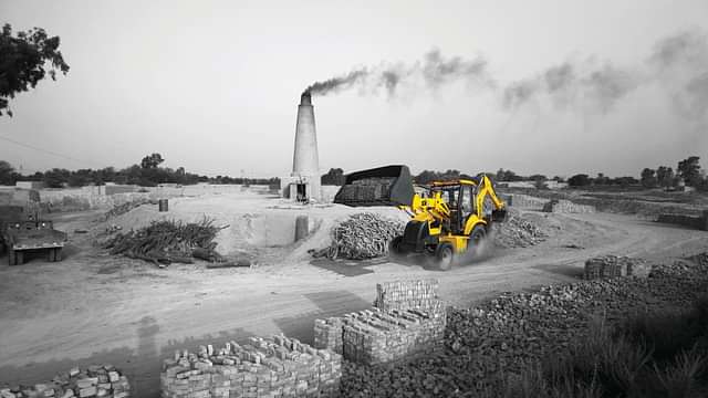 MAHINDRA Earthmaster SX IV