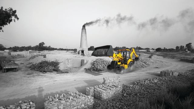 महिंद्रा अर्थमास्टर एसएक्स IV